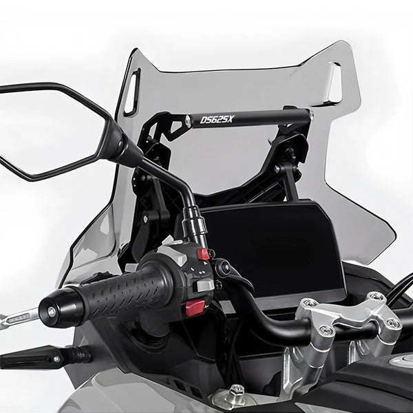 GPS navigation bracket with phone bar mounted above the dashboard of VOGE DS625X