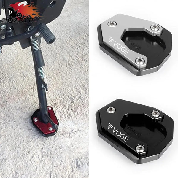 Side stand enlarger pad fitted on VOGE 300 Rally, silver and black versions