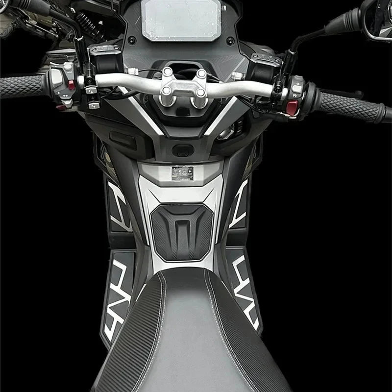 Scooter cockpit view with center tunnel mat