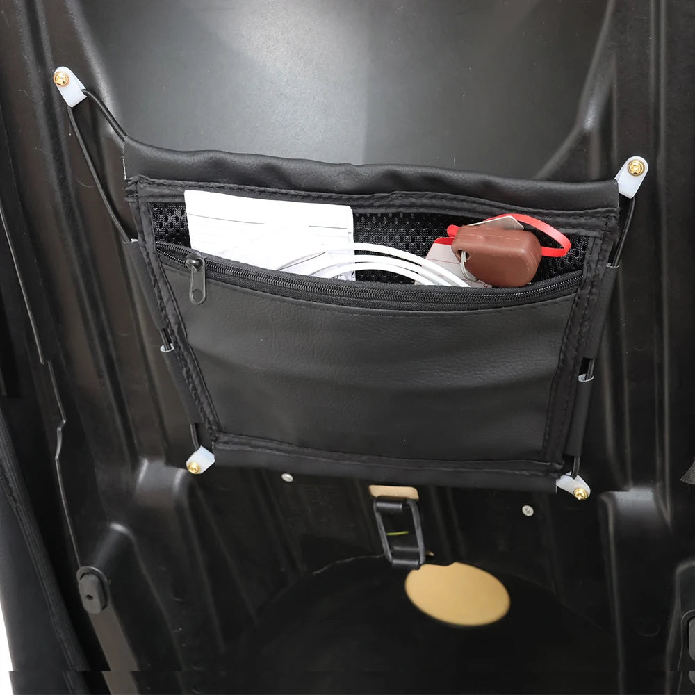 Organizador universal para guardar objetos debajo del asiento de un scooter