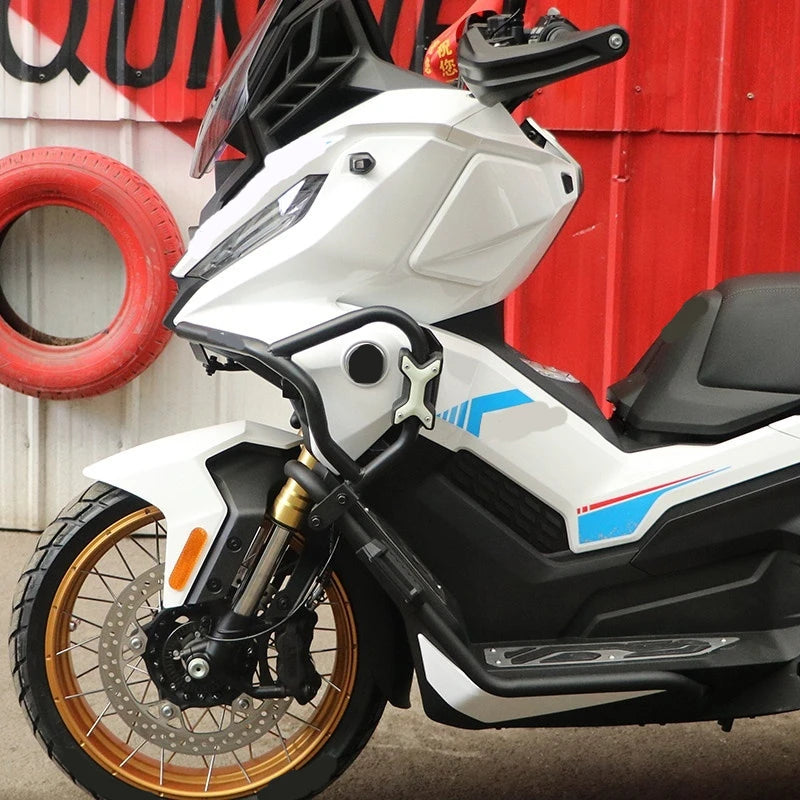 Crash bar on front of white VOGE SR450X
