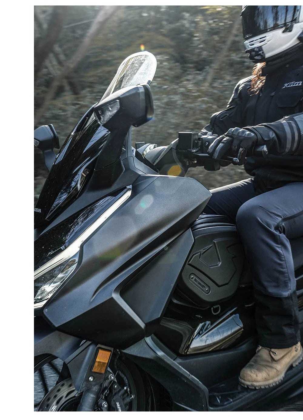 Borsa Tunnel Rigida per Scooter Voge Sfida SR250GT / SR4 MAX 16L con Copertura Antipioggia