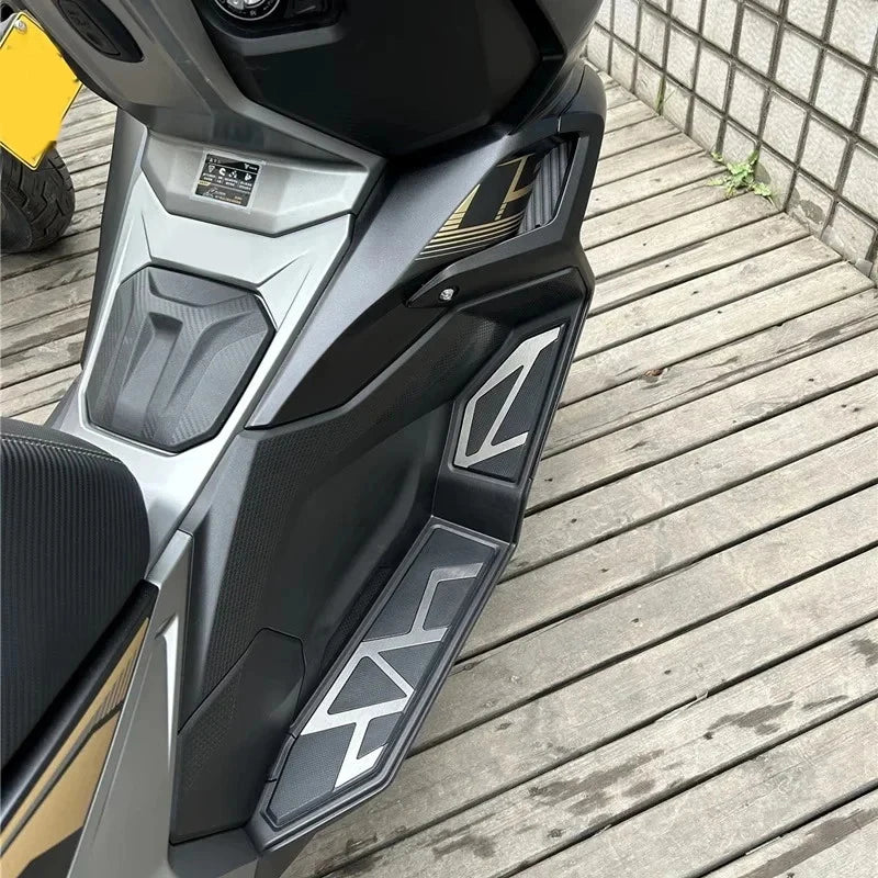 Rider footboard mat on VOGE scooter, close-up