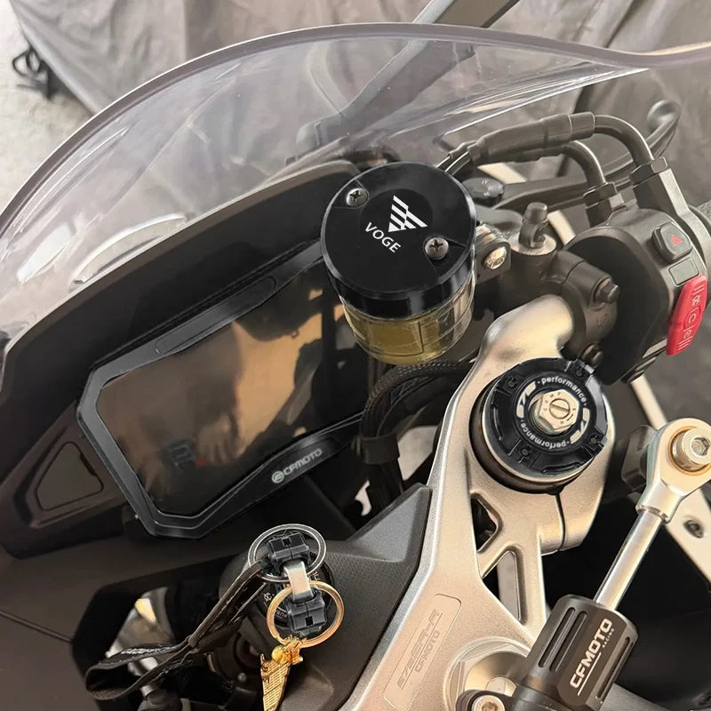Reservoir cover fitted on VOGE handlebar cockpit